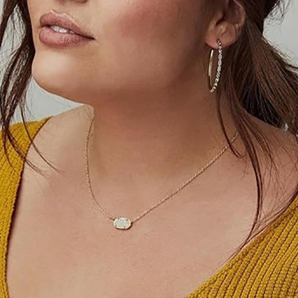 Women's Rose Shi Ying pendant gold necklace fashion jewelry holiday jewelry custom jewelry summer accessories Spring Festival New Year Mother's Day Valentine's Day wedding anniversary.