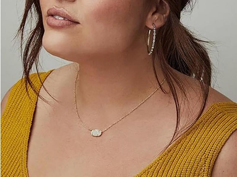 Women's Rose Shi Ying pendant gold necklace fashion jewelry holiday jewelry custom jewelry summer accessories Spring Festival New Year Mother's Day Valentine's Day wedding anniversary.