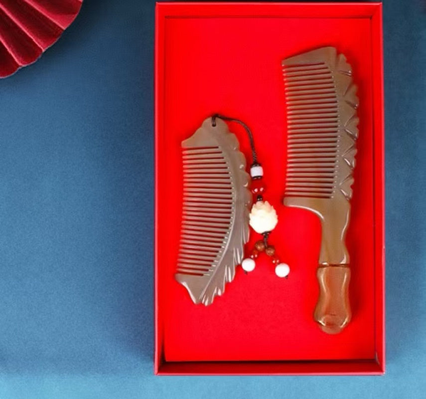 Cow horn comb 520 gift for girlfriend gift birthday gift female exquisite haute sense wife Valentine's Day practical gift