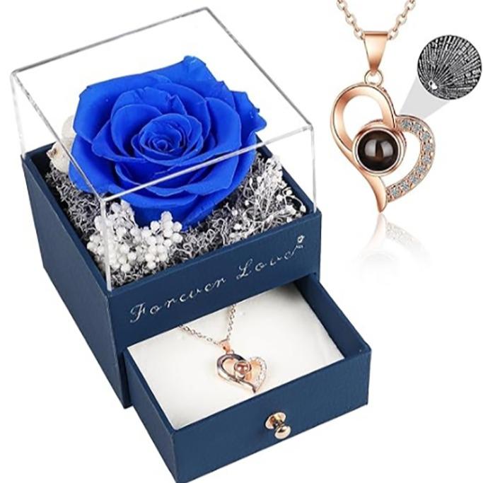 Lady's birthday gift keeps real roses and necklaces. Eternal roses are eternal flowers. Mother's Day flowers are gifts for mothers, grandmothers, daughters, wives and sisters.