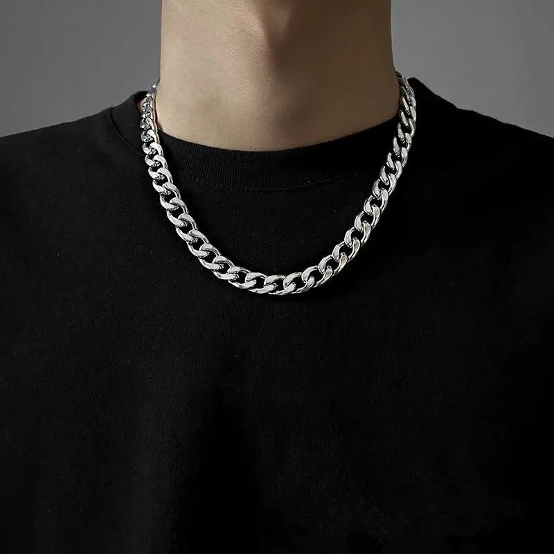 Cuban chain necklace for men and women trend European and American street hip-hop sweater chain titanium steel necklace custom length Singapore cultural festival personalized jewelry.