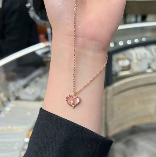 Fritillaria love Saturn necklace natural powder shell luxury high sense heart-shaped pendant personalized custom Joker necklace wet weather wear necklace.